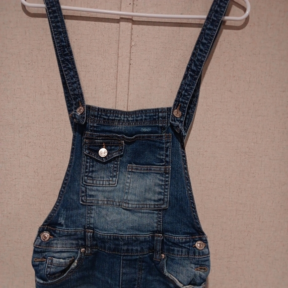 Almost Famous Overalls  Size 1 used only twice excellent condition - Picture 2 of 5